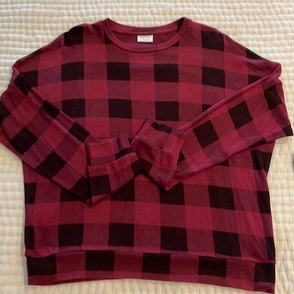 Abound red and black checker pattern top size med - Picture 1 of 4